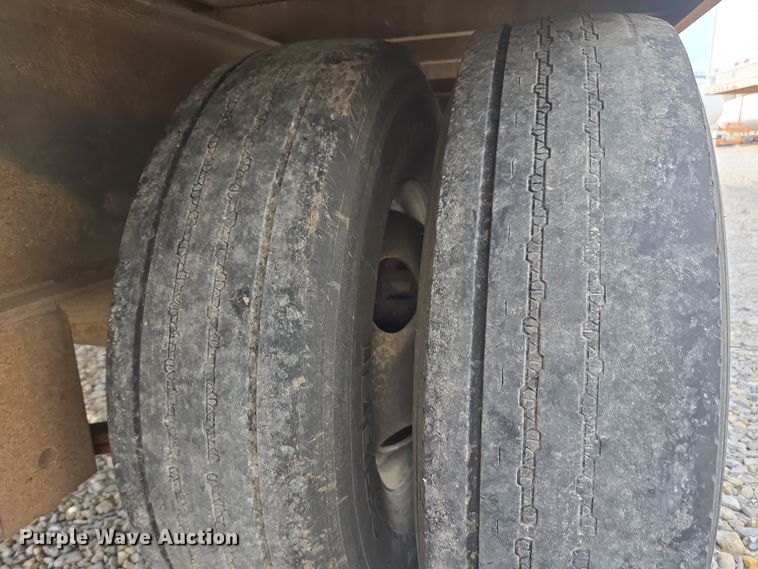 image for item EE7936 2009 Sure-Trac equipment trailer