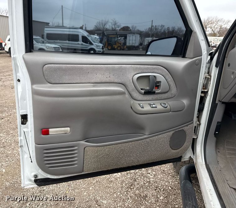 image for item EG2324 1998 Chevrolet K1500 Ext. Cab pickup truck