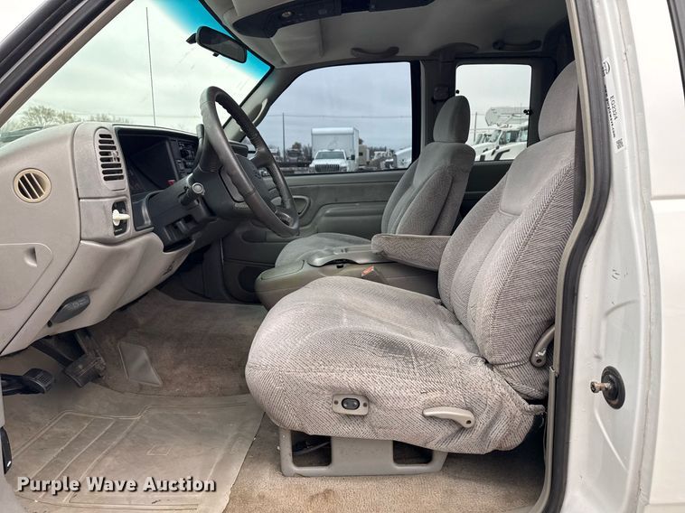 image for item EG2324 1998 Chevrolet K1500 Ext. Cab pickup truck