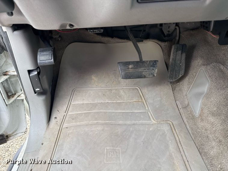 image for item EG2324 1998 Chevrolet K1500 Ext. Cab pickup truck