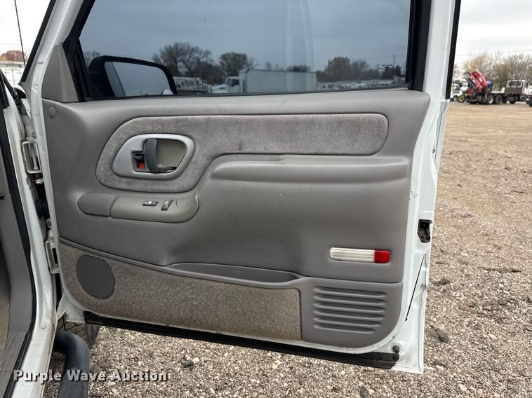 image for item EG2324 1998 Chevrolet K1500 Ext. Cab pickup truck