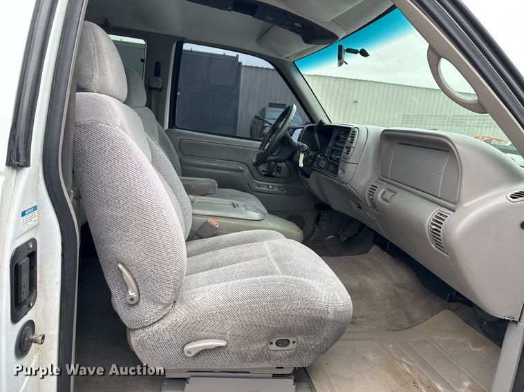 image for item EG2324 1998 Chevrolet K1500 Ext. Cab pickup truck