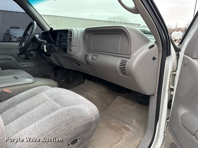 image for item EG2324 1998 Chevrolet K1500 Ext. Cab pickup truck