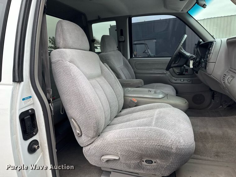 image for item EG2324 1998 Chevrolet K1500 Ext. Cab pickup truck