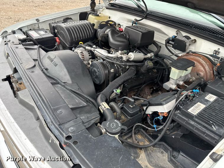 image for item EG2324 1998 Chevrolet K1500 Ext. Cab pickup truck