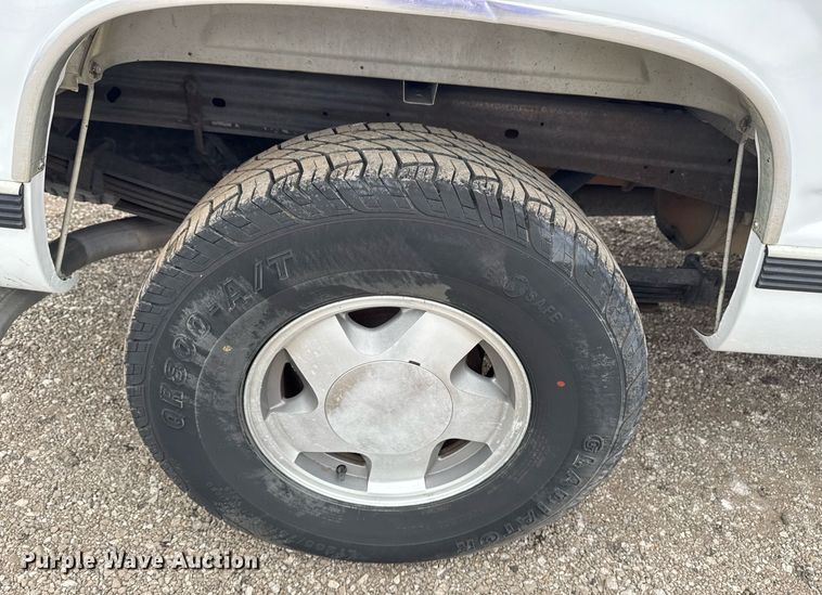 image for item EG2324 1998 Chevrolet K1500 Ext. Cab pickup truck