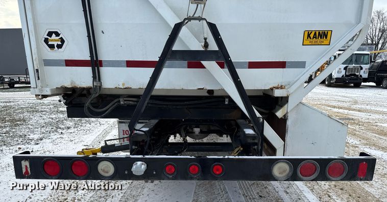 image for item EG7037 2011 Freightliner Buisness Class M2 refuse truck