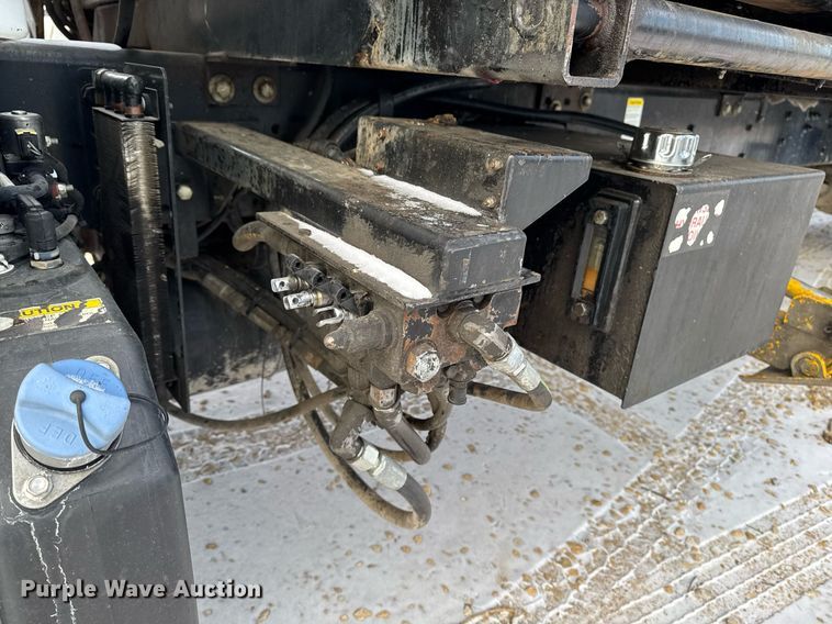 image for item EG7037 2011 Freightliner Buisness Class M2 refuse truck