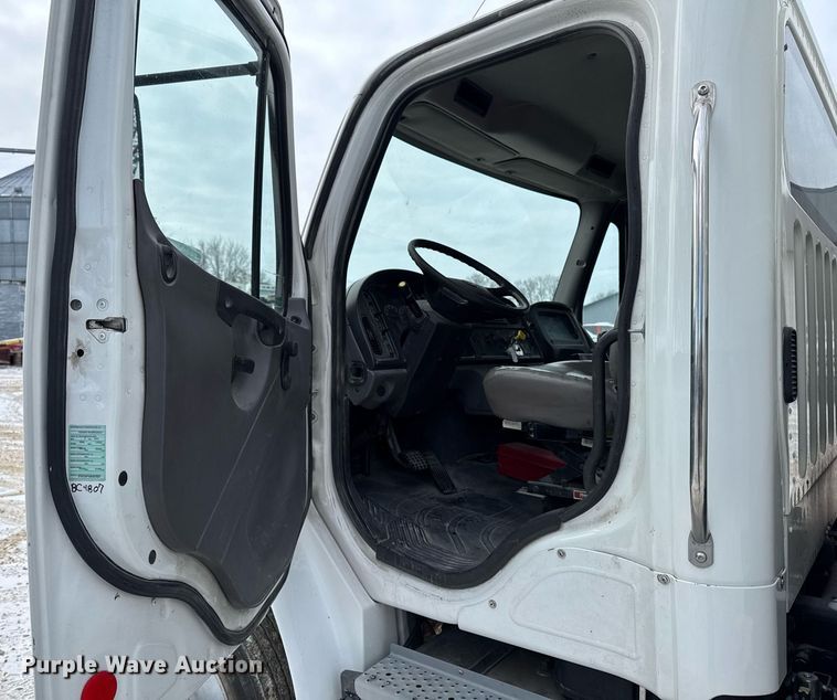image for item EG7037 2011 Freightliner Buisness Class M2 refuse truck
