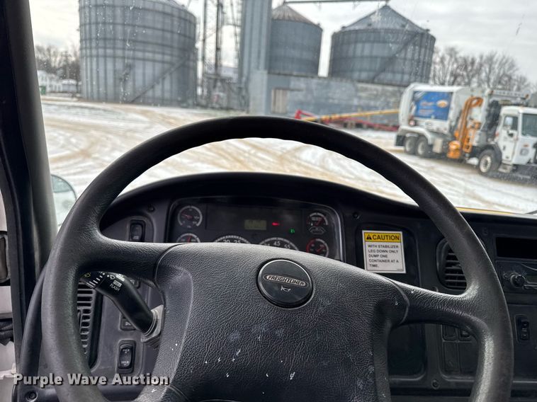 image for item EG7037 2011 Freightliner Buisness Class M2 refuse truck