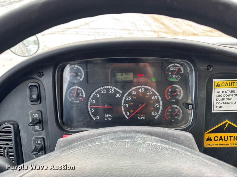 image for item EG7037 2011 Freightliner Buisness Class M2 refuse truck