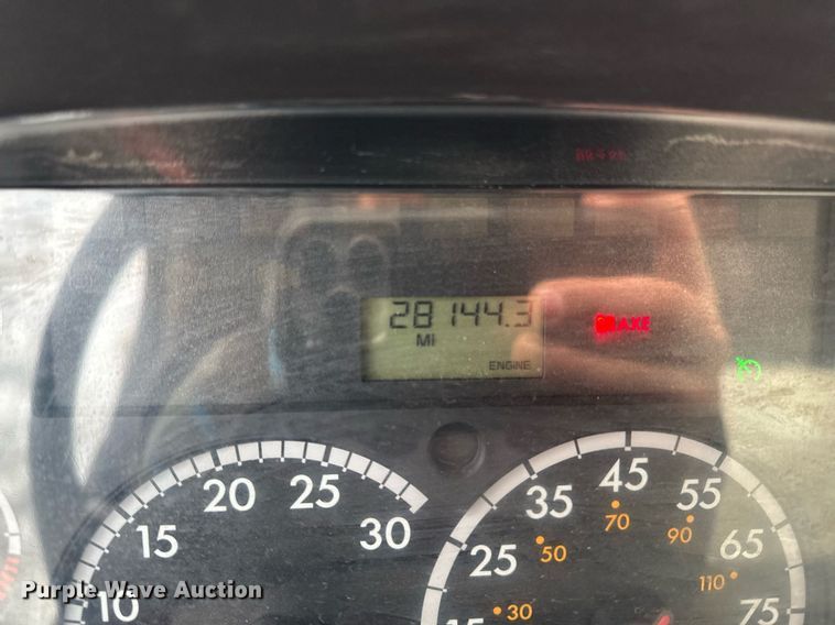 image for item EG7037 2011 Freightliner Buisness Class M2 refuse truck