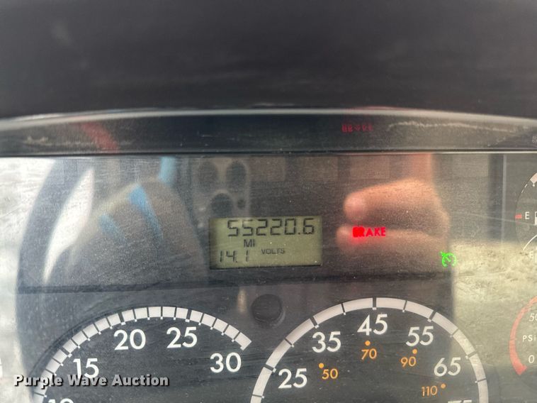 image for item EG7037 2011 Freightliner Buisness Class M2 refuse truck