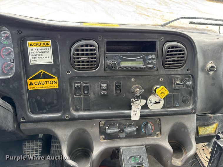 image for item EG7037 2011 Freightliner Buisness Class M2 refuse truck