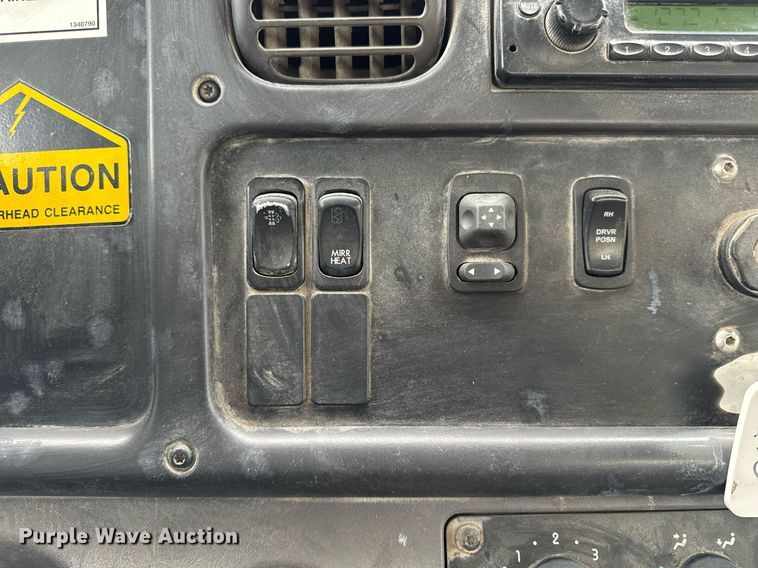 image for item EG7037 2011 Freightliner Buisness Class M2 refuse truck