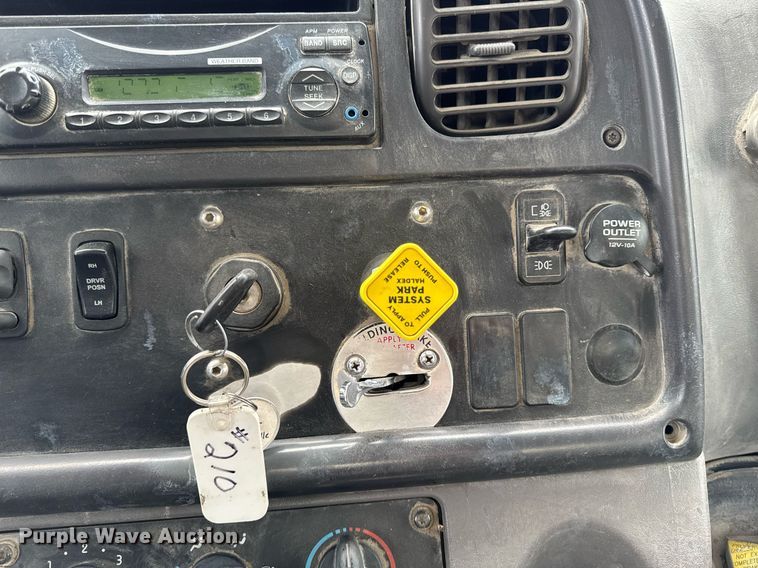 image for item EG7037 2011 Freightliner Buisness Class M2 refuse truck