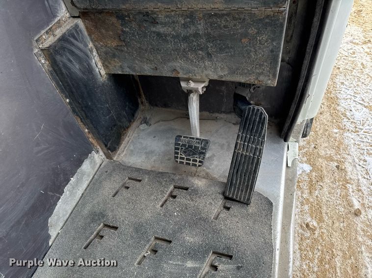 image for item EG7037 2011 Freightliner Buisness Class M2 refuse truck