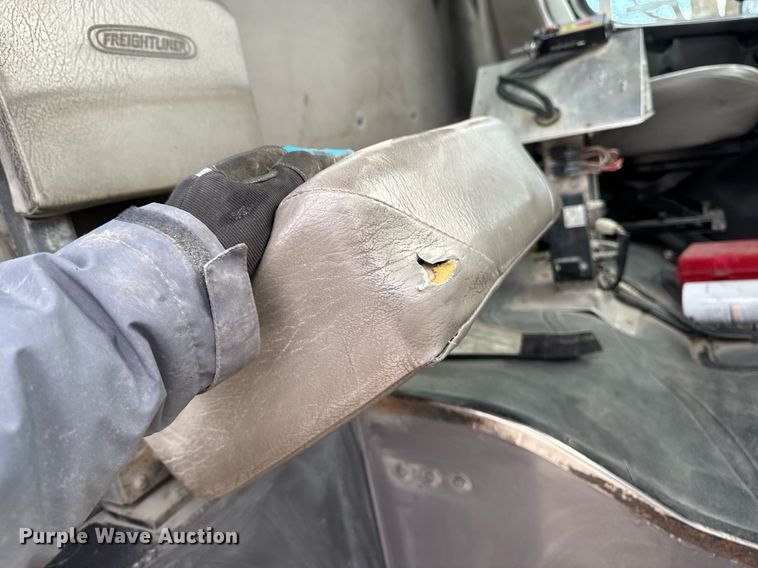 image for item EG7037 2011 Freightliner Buisness Class M2 refuse truck