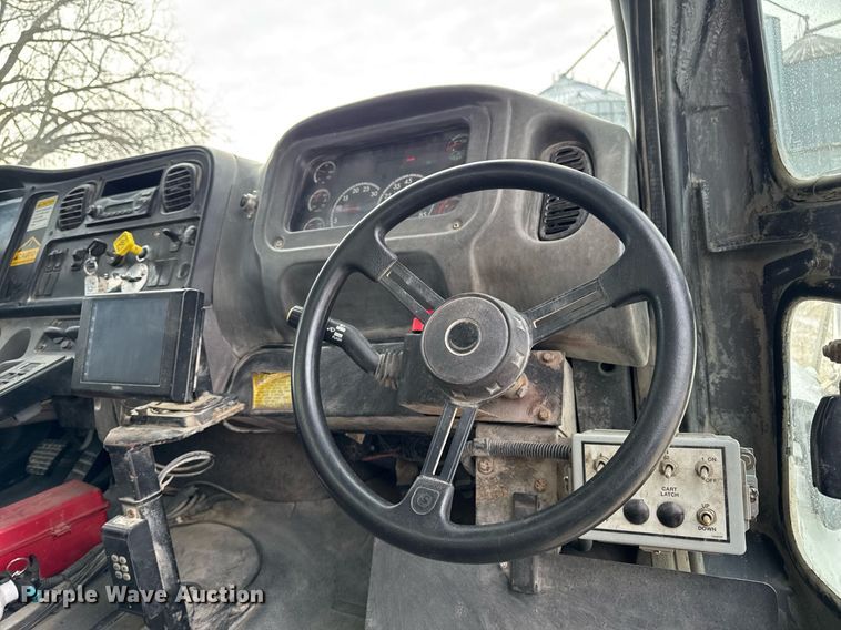 image for item EG7037 2011 Freightliner Buisness Class M2 refuse truck