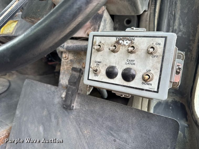 image for item EG7037 2011 Freightliner Buisness Class M2 refuse truck