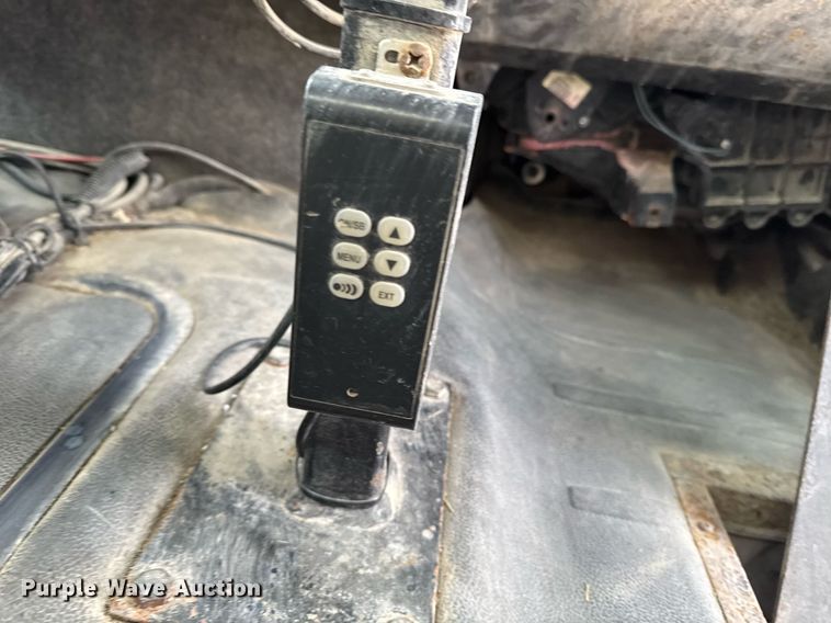 image for item EG7037 2011 Freightliner Buisness Class M2 refuse truck