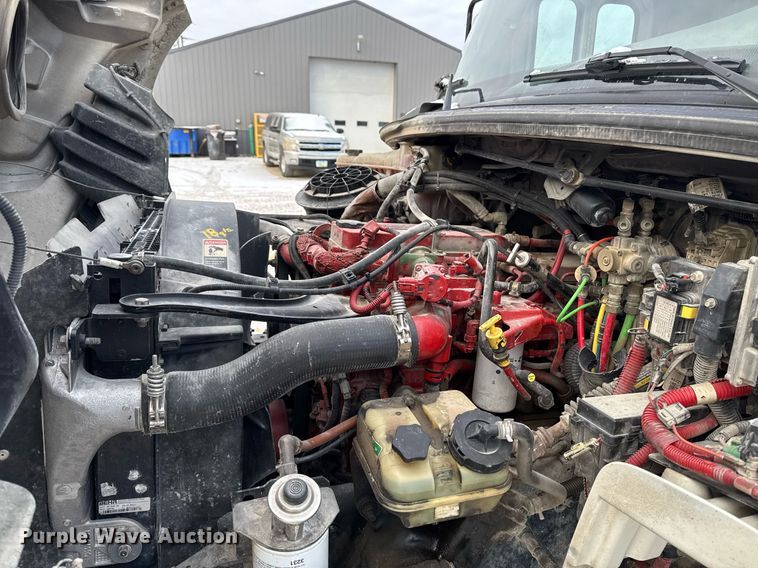 image for item EG7037 2011 Freightliner Buisness Class M2 refuse truck