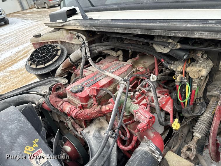 image for item EG7037 2011 Freightliner Buisness Class M2 refuse truck