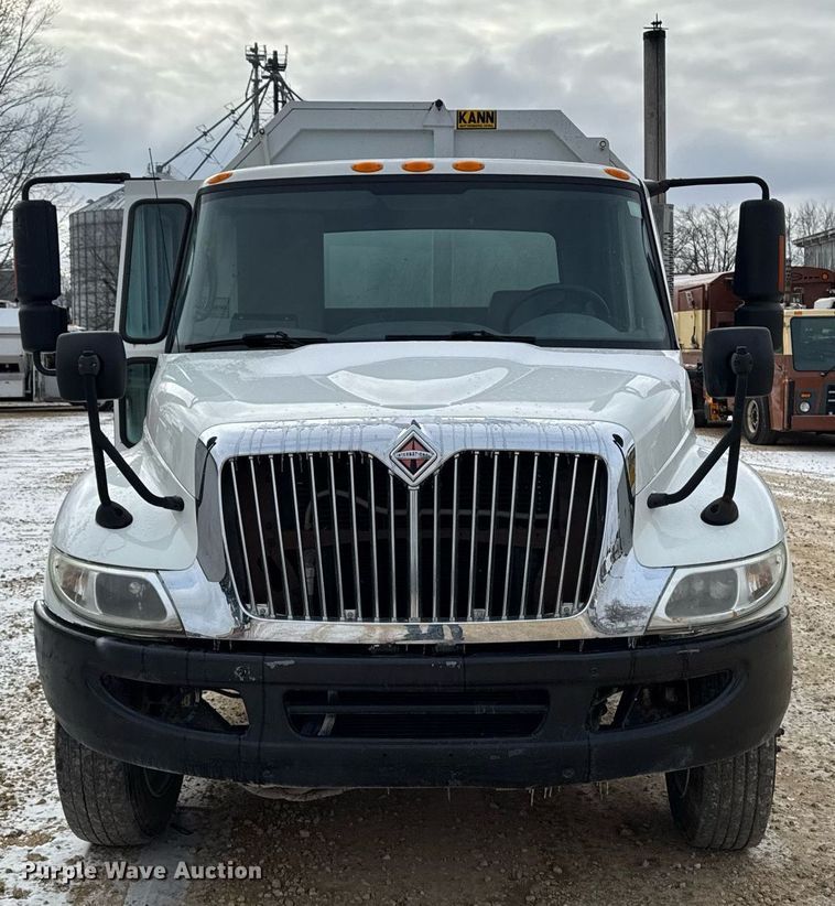 image for item EG7039 2006 International 4200 SBA 4x2 refuse truck