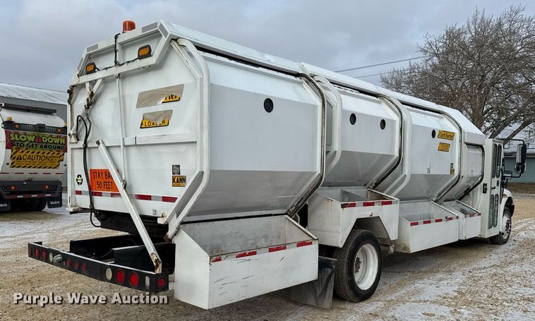 image for item EG7039 2006 International 4200 SBA 4x2 refuse truck