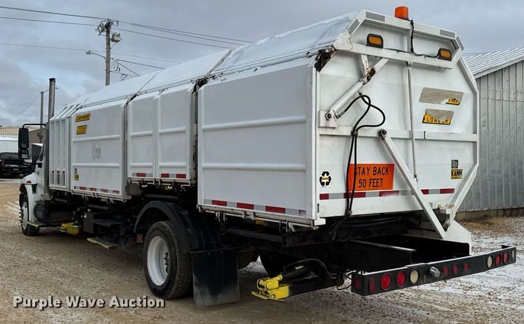 image for item EG7039 2006 International 4200 SBA 4x2 refuse truck
