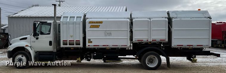 image for item EG7039 2006 International 4200 SBA 4x2 refuse truck