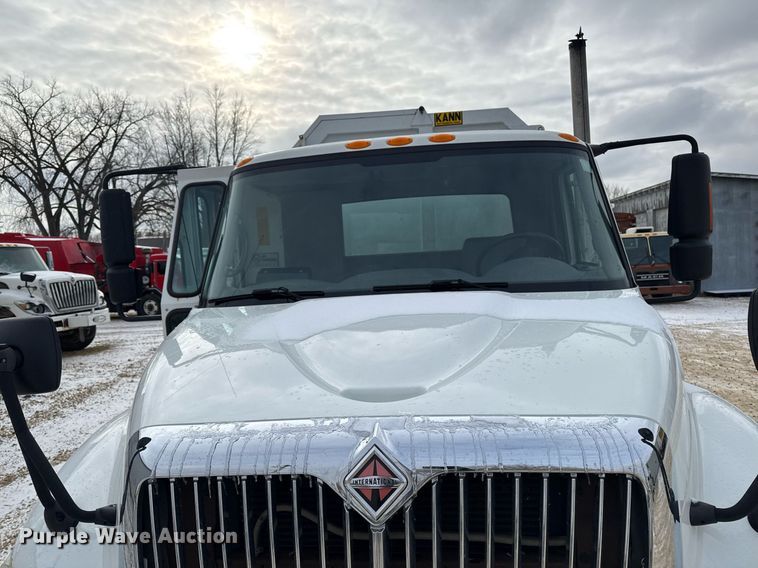 image for item EG7039 2006 International 4200 SBA 4x2 refuse truck