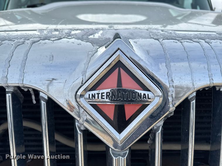 image for item EG7039 2006 International 4200 SBA 4x2 refuse truck