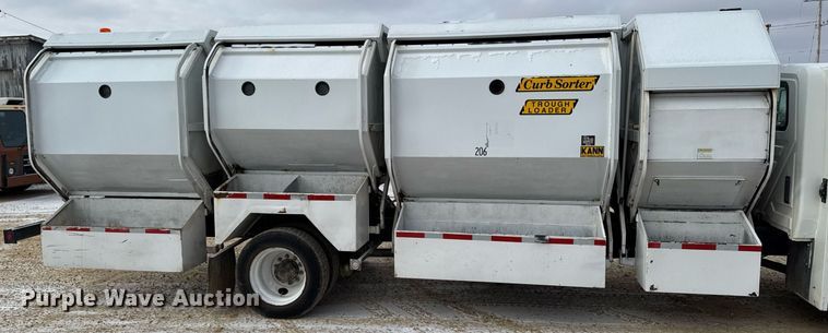 image for item EG7039 2006 International 4200 SBA 4x2 refuse truck