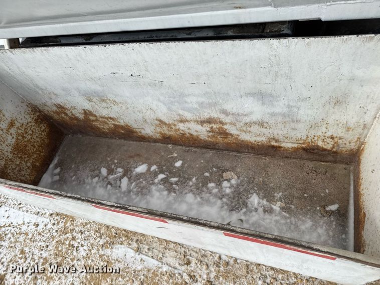 image for item EG7039 2006 International 4200 SBA 4x2 refuse truck