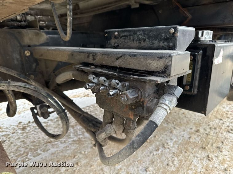 image for item EG7039 2006 International 4200 SBA 4x2 refuse truck