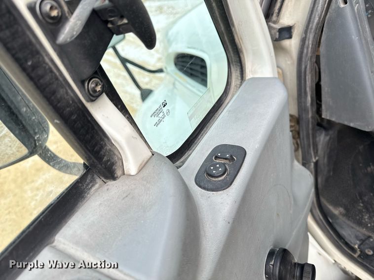 image for item EG7039 2006 International 4200 SBA 4x2 refuse truck