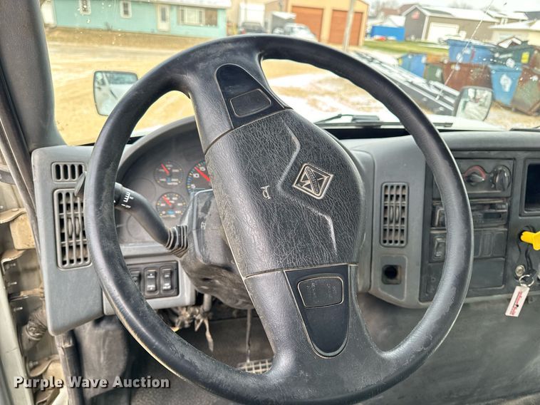 image for item EG7039 2006 International 4200 SBA 4x2 refuse truck