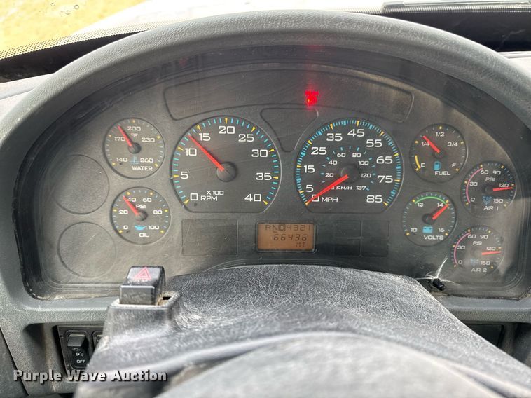 image for item EG7039 2006 International 4200 SBA 4x2 refuse truck