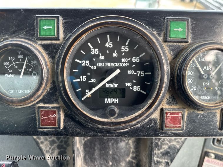 image for item EG7039 2006 International 4200 SBA 4x2 refuse truck