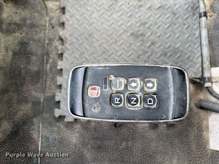 image for item EG7039 2006 International 4200 SBA 4x2 refuse truck