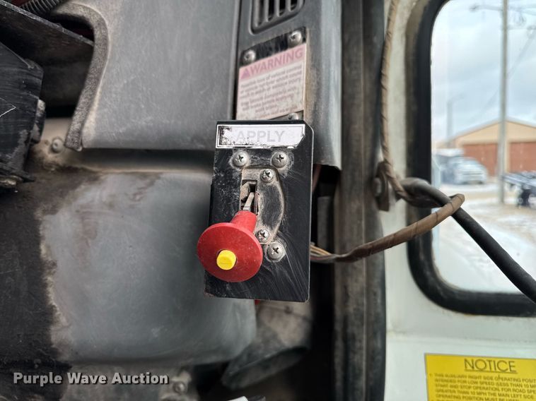 image for item EG7039 2006 International 4200 SBA 4x2 refuse truck