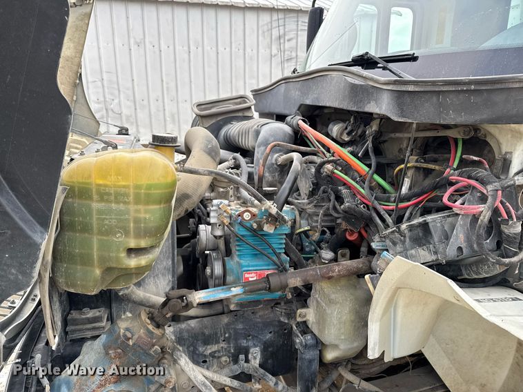 image for item EG7039 2006 International 4200 SBA 4x2 refuse truck