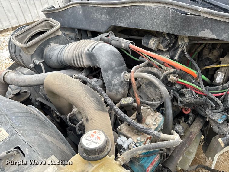 image for item EG7039 2006 International 4200 SBA 4x2 refuse truck