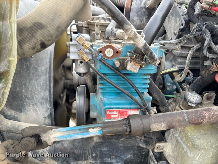 image for item EG7039 2006 International 4200 SBA 4x2 refuse truck