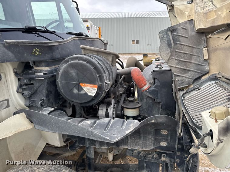 image for item EG7039 2006 International 4200 SBA 4x2 refuse truck