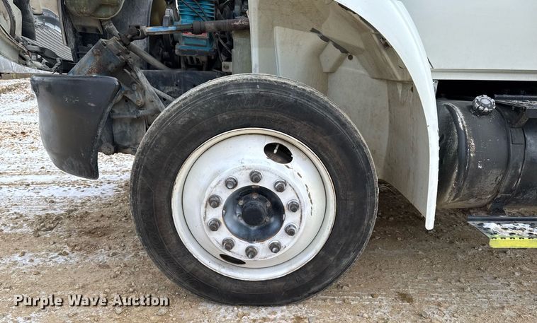 image for item EG7039 2006 International 4200 SBA 4x2 refuse truck