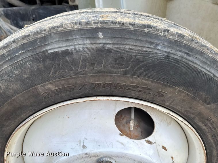 image for item EG7039 2006 International 4200 SBA 4x2 refuse truck