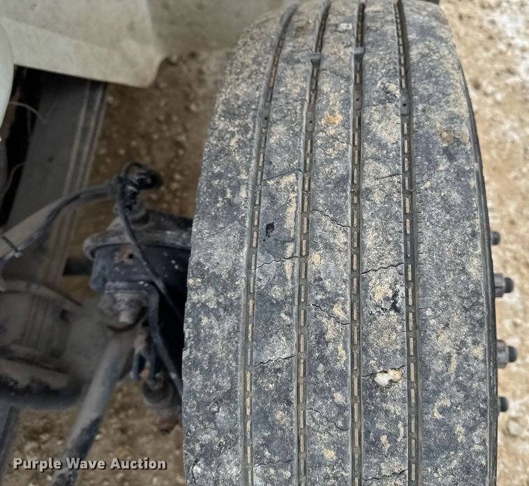 image for item EG7039 2006 International 4200 SBA 4x2 refuse truck