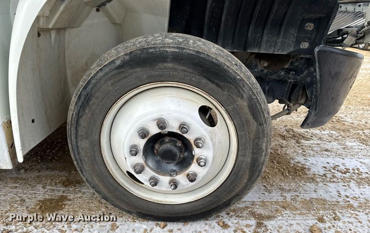 image for item EG7039 2006 International 4200 SBA 4x2 refuse truck